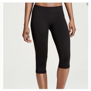 Victoria's Secret Sport Small Knock Out Cropped Leggings Black Waistband Pocket